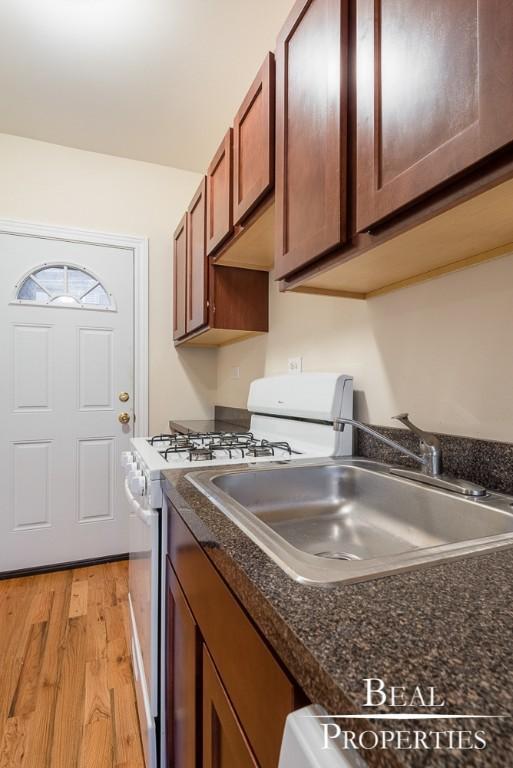 Building Photo - 1 bedroom in CHICAGO IL 60657