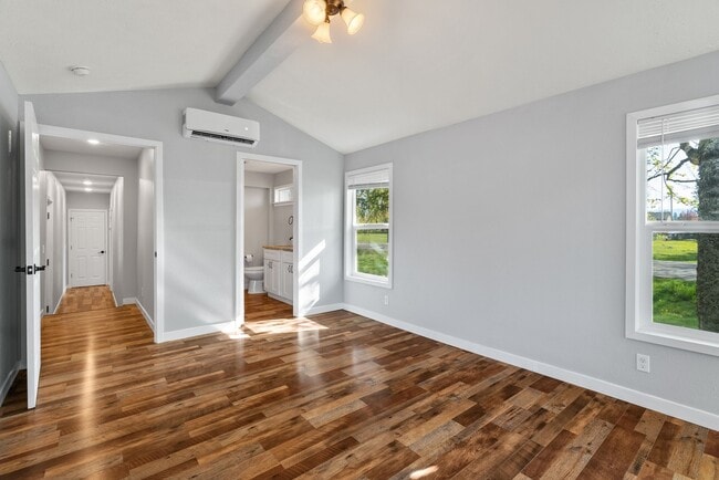 Building Photo - 900 Westwood Dr