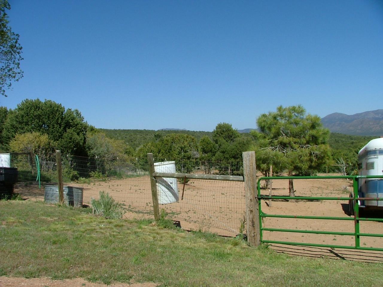 Horse corral or large dog run - 6 Vista Bonita Dr