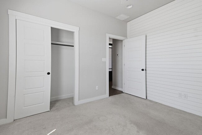 Building Photo - 103 Trailside Ln