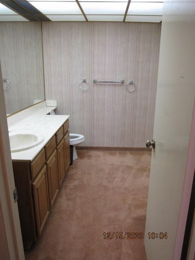 Building Photo - CENTRAL LOCATION - 89119