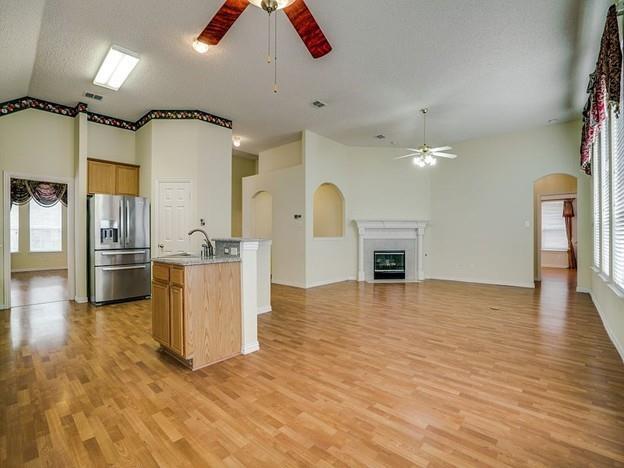 Building Photo - 3332 Spring Mountain Dr