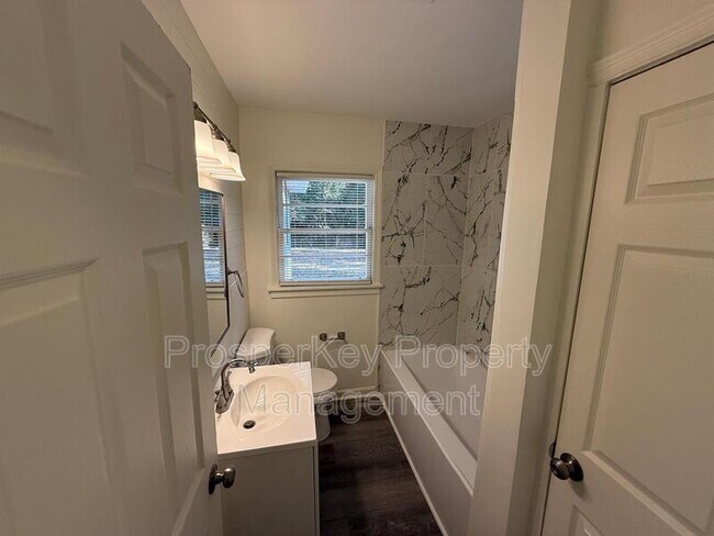 Building Photo - 828 Pamela Dr