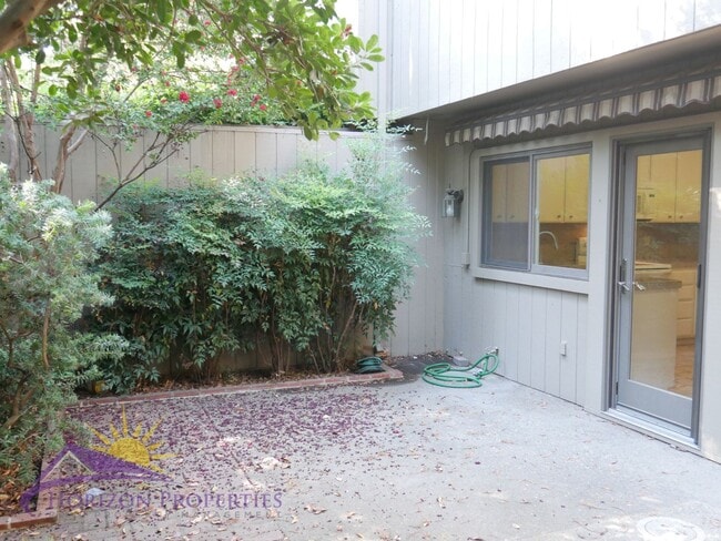 Building Photo - 1330 Vanderbilt Way