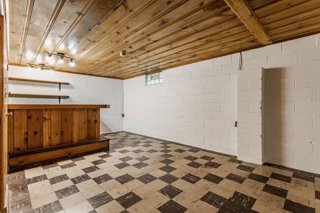 Building Photo - AVOID SCAMMERS!! WE DO NOT POST ON CRAIGSLIST!! Charming 2 Bedroom, 1 Bath brick home a block fro...