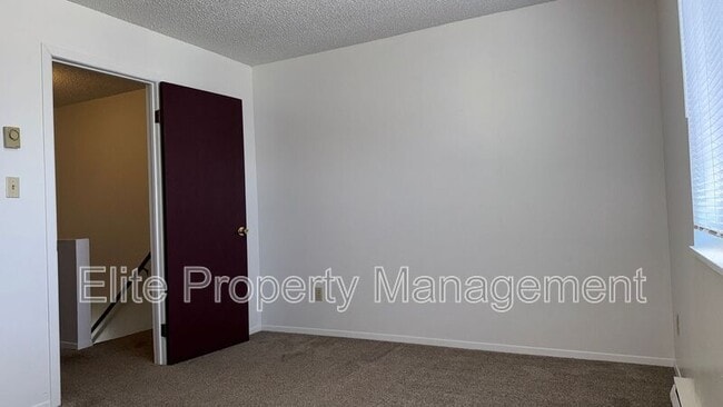 Building Photo - 25 Royal Crest Dr