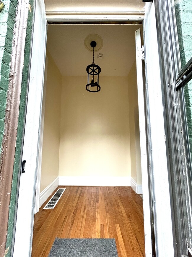 Building Photo - 801 Willard St