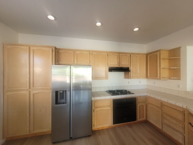 Building Photo - Solar electric home in the Laguna area of Elk Grove