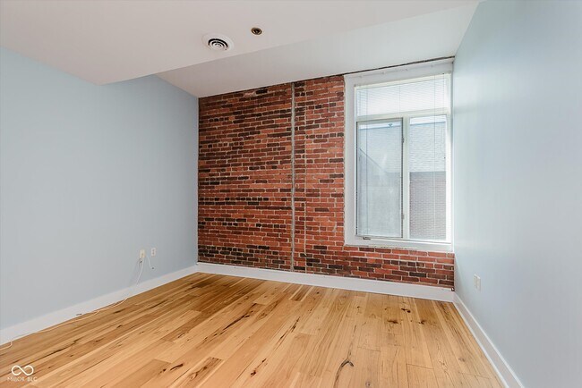 Building Photo - 430 N Park Ave