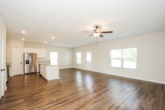 Building Photo - 486 Samara Ct