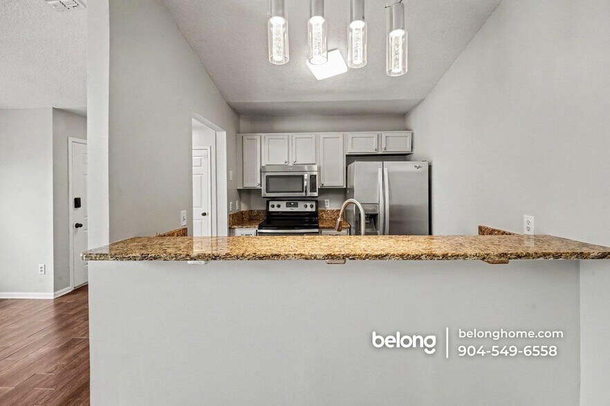 Building Photo - 7641 Rain Forest Dr N