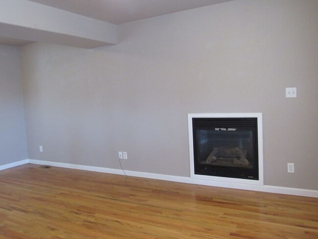 Building Photo - Charming 2 Story Doll House W/Unfinished Basement