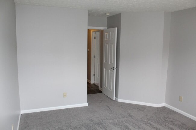 Building Photo - Immaculate 3 Bedroom Ranch in Avon!