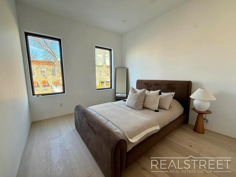 Building Photo - Fenimore Street