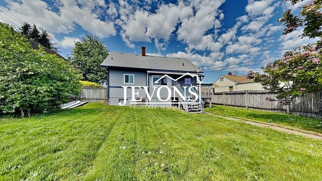 Building Photo - Charming 5-bedroom home near shopping, parks, and University of Puget Sound - Minutes from Cheney...