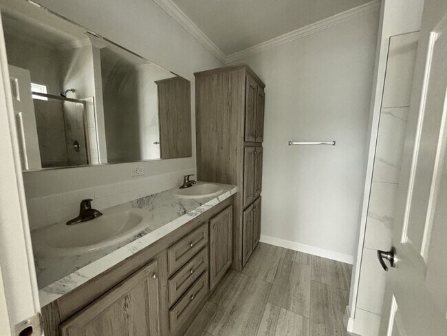 Building Photo - 27 Nyborg Ave