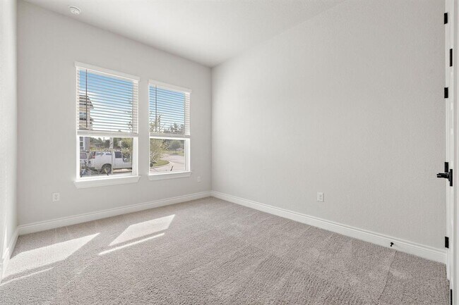 Building Photo - 821 Beaverton Dr