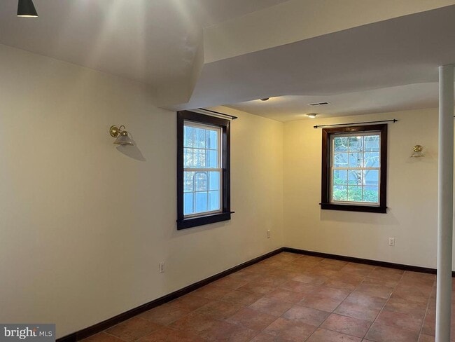 Building Photo - 6822 Sorrel St