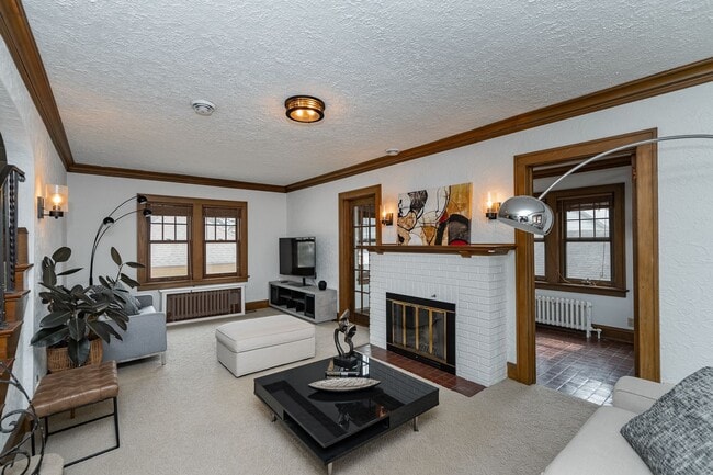Building Photo - 3 Bed, 1.5 Bath Home for Rent – Historic S...