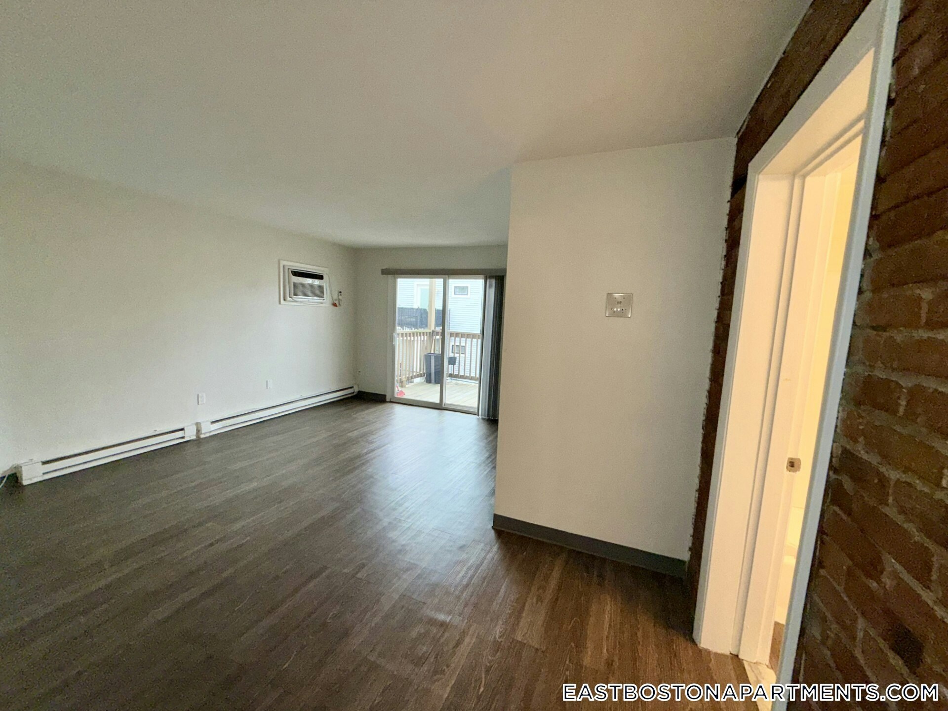 Building Photo - 298 Meridian St