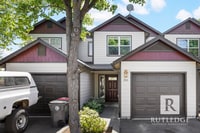 Building Photo - 2 Bed/2.5 Bath Townhome in Central Point