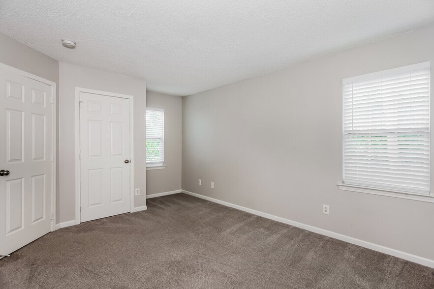 Building Photo - 120 W Walnut Ave