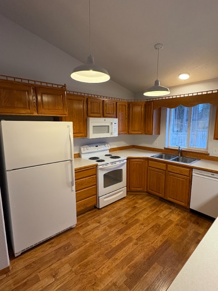 Building Photo - 2120 W Hogan St