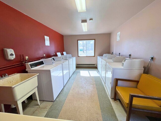 Building Photo - Cozy, Convenient & Ready for You – 2BR on Dousman