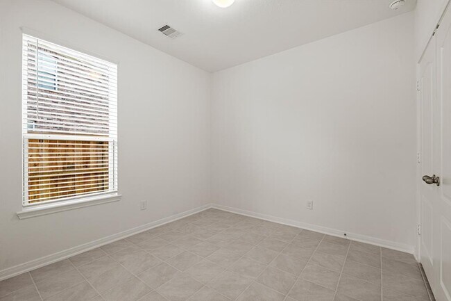 Building Photo - 7611 Royal Oasis Ln