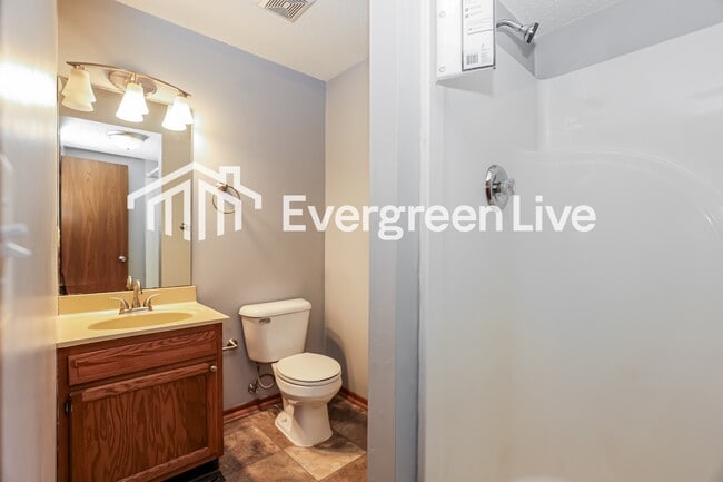 Building Photo - 2013 Monarch Dr