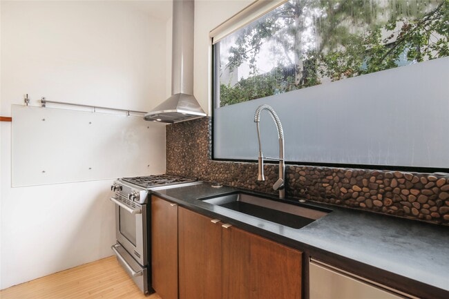 Building Photo - 730 Tulane St