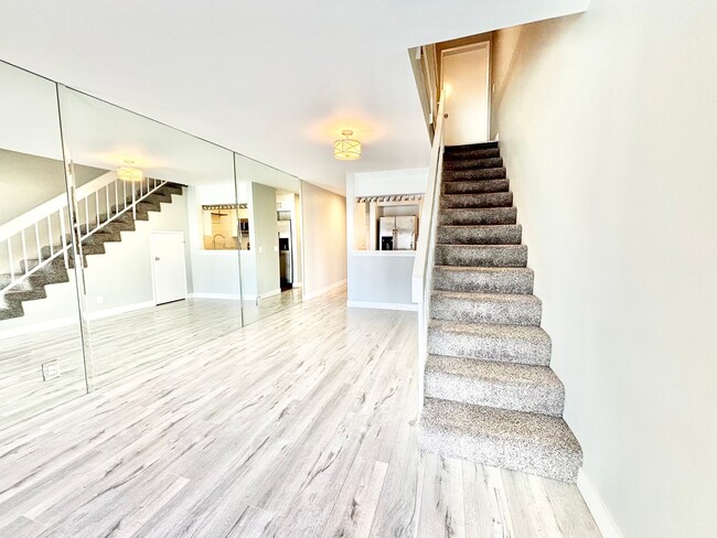 Primary Photo - 258 E Surfside Dr