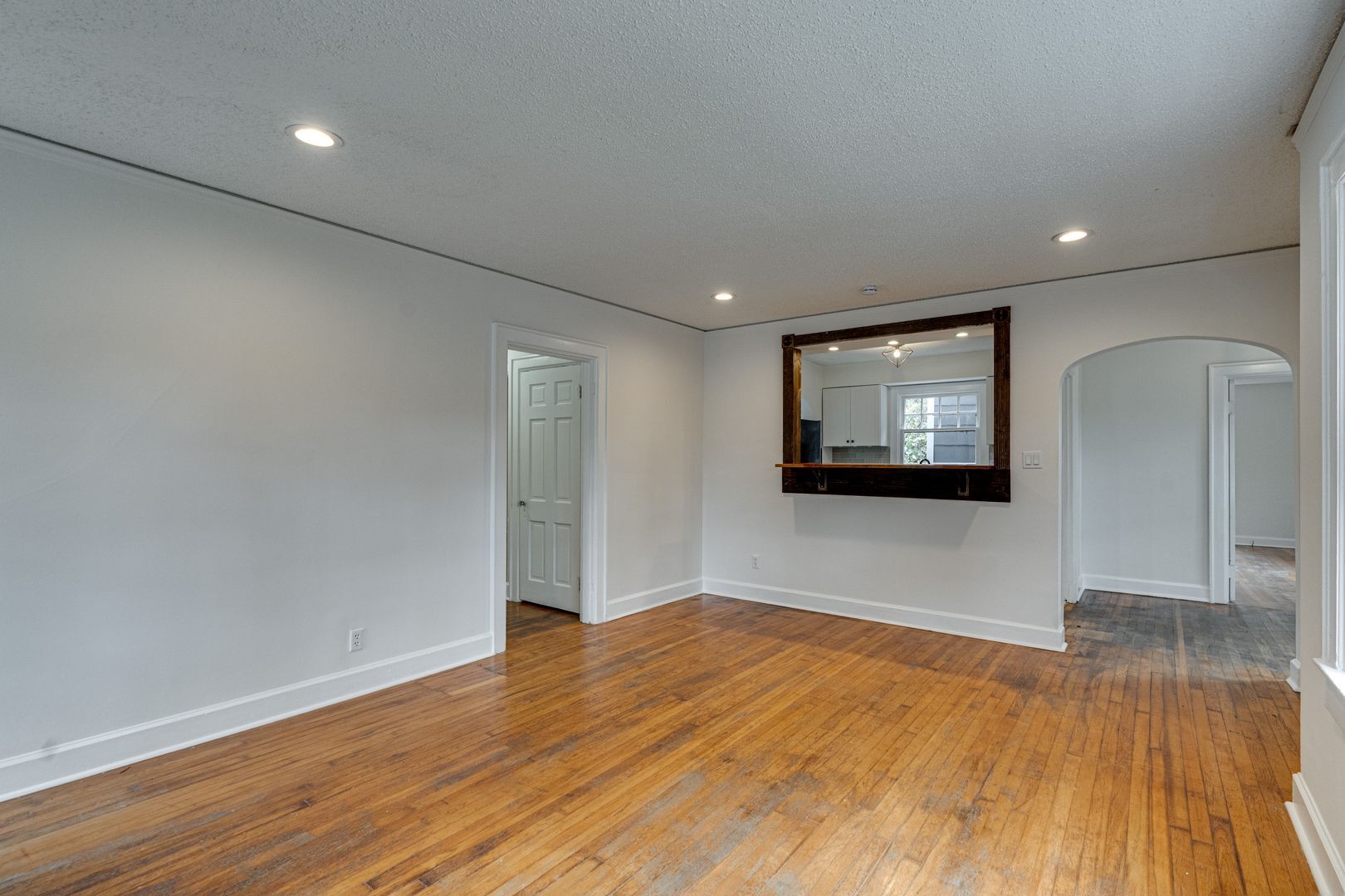 Building Photo - 203 N Seminole Dr