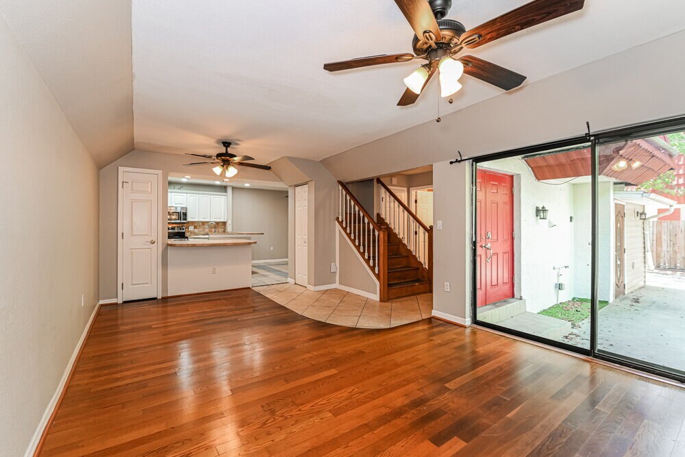 Building Photo - 10907 Meadow Lark Cove Dr