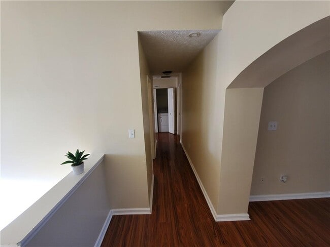 Building Photo - 5450 Twin Lakes Dr