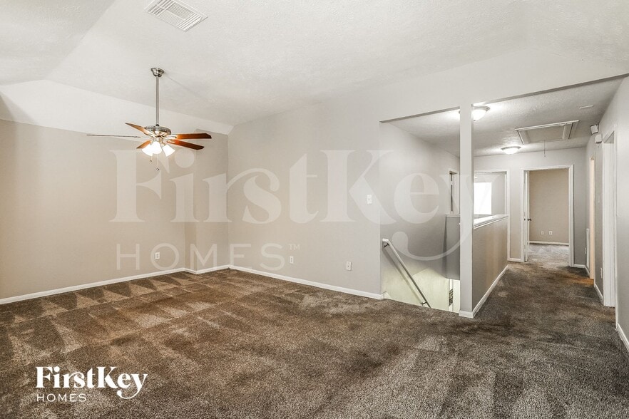 Building Photo - 518 Foxglove Dr
