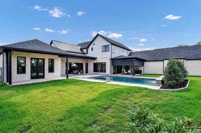 Building Photo - 7533 Royal Pl