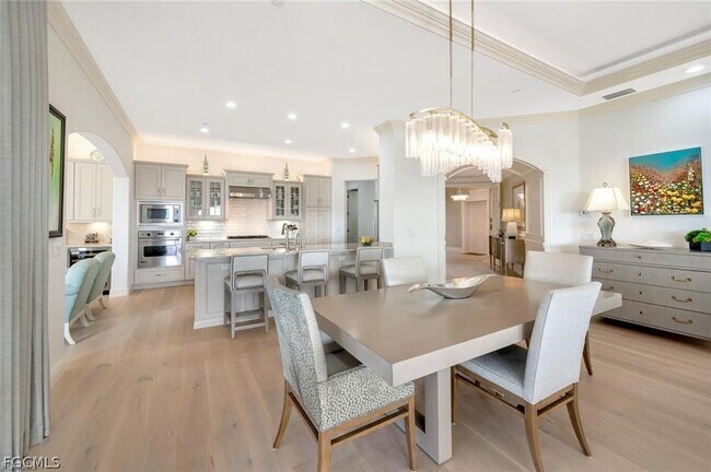 Building Photo - 2542 Marquesa Royale Ln