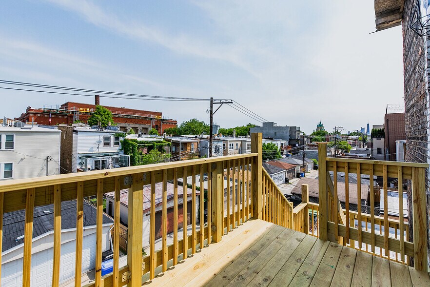 Building Photo - 2450 W Chicago Ave