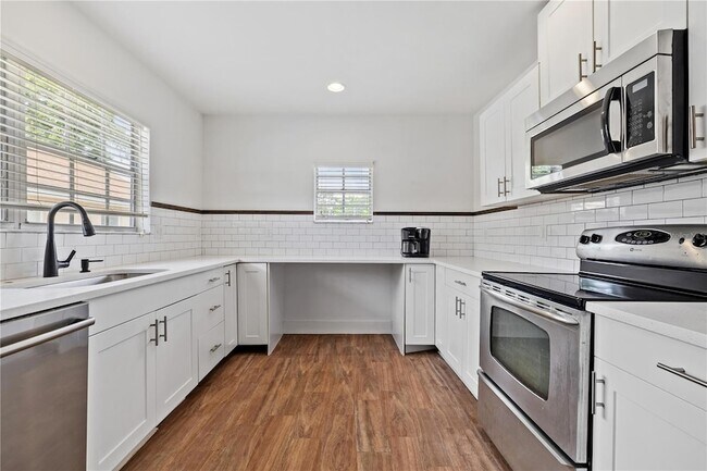 Building Photo - 2202 N Glen Ave