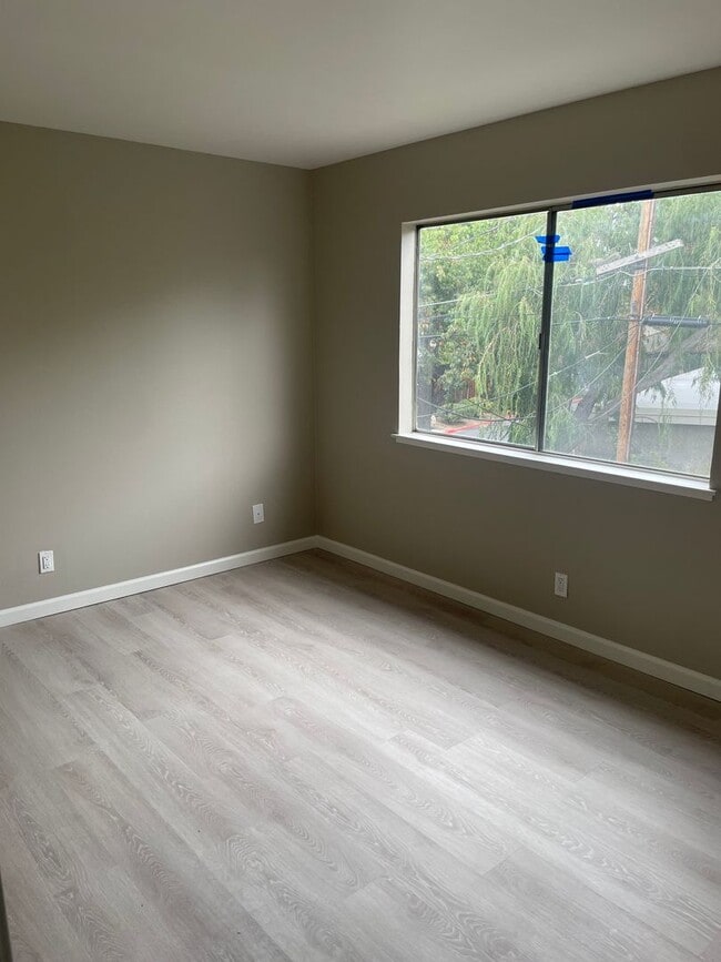 Building Photo - 1136 Francisco Ave