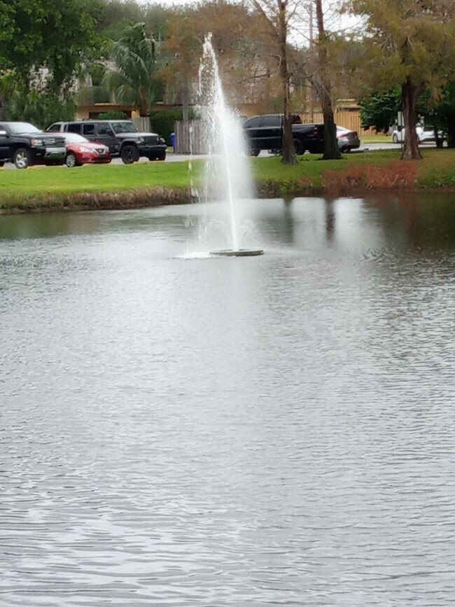 Building Photo - 2420 Waterside Dr