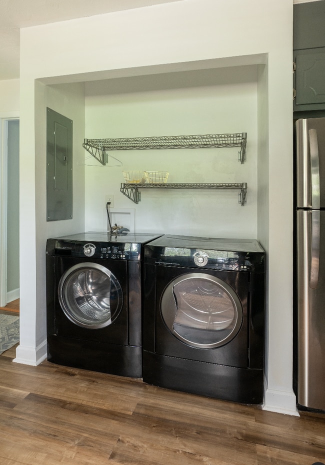 Building Photo - Long-Term/Mid-Term/Short-Term rental, Foxc...