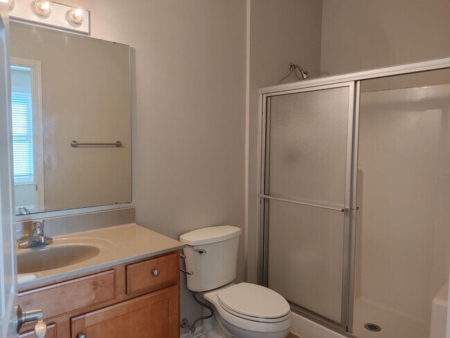 Building Photo - $1,550 | 2 Bedroom, 2 Bathroom Condo | No ...