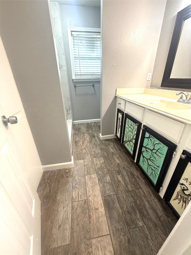 Building Photo - 12 Willow Ln