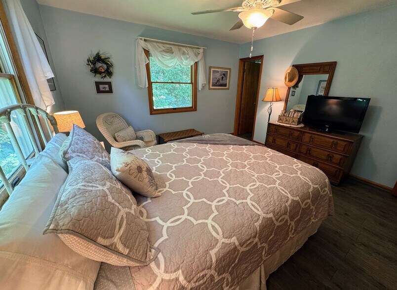 Building Photo - 56500 Penn Rd