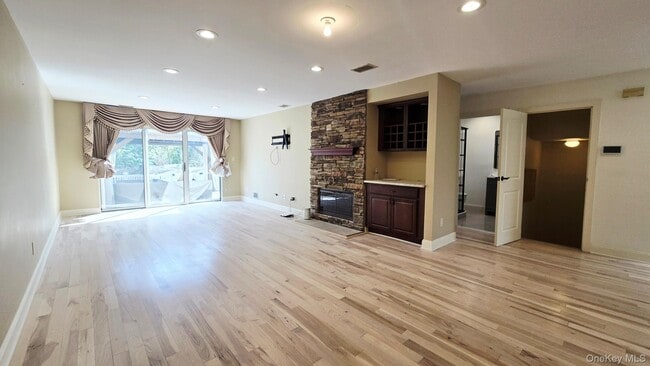 Building Photo - 173 Colony Dr