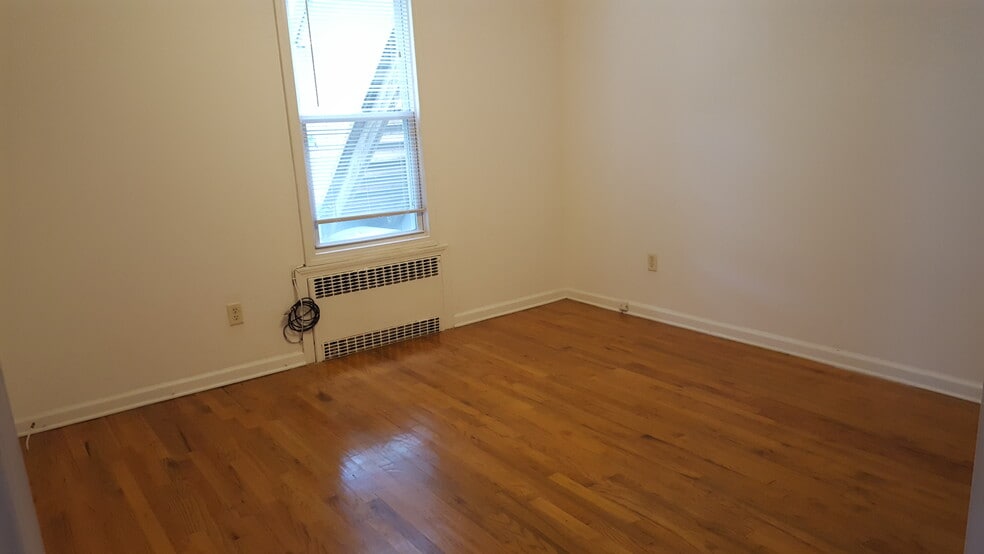 bedroom - 1781 State St