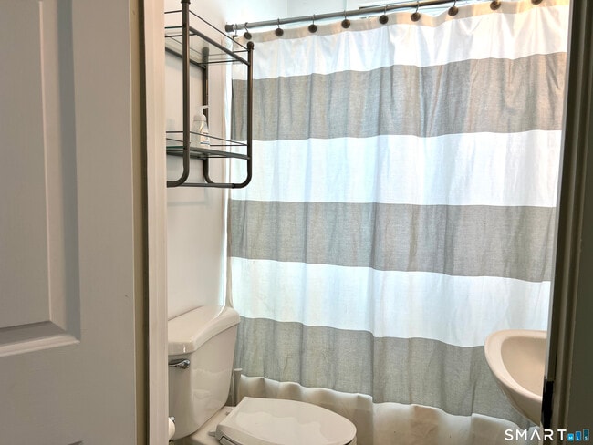 Building Photo - 77 Freestone Ave