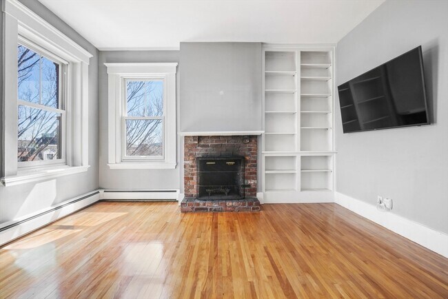 Building Photo - 28 Chestnut St